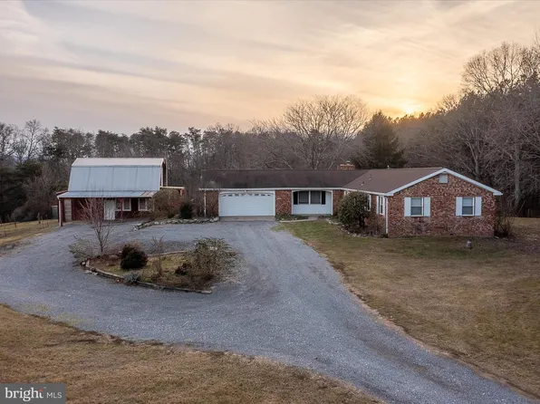 6158 Martinsburg Rd, Berkeley Springs, WV 25411