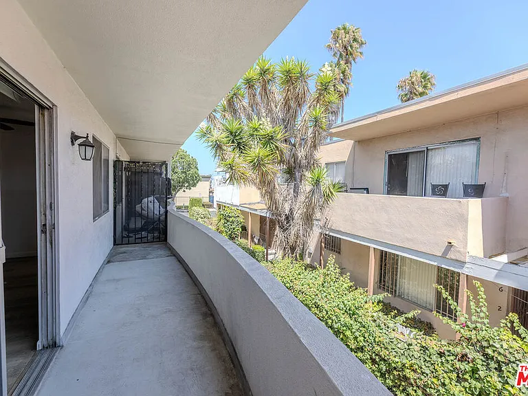 1426 S Orange Grove Ave — Photo 14