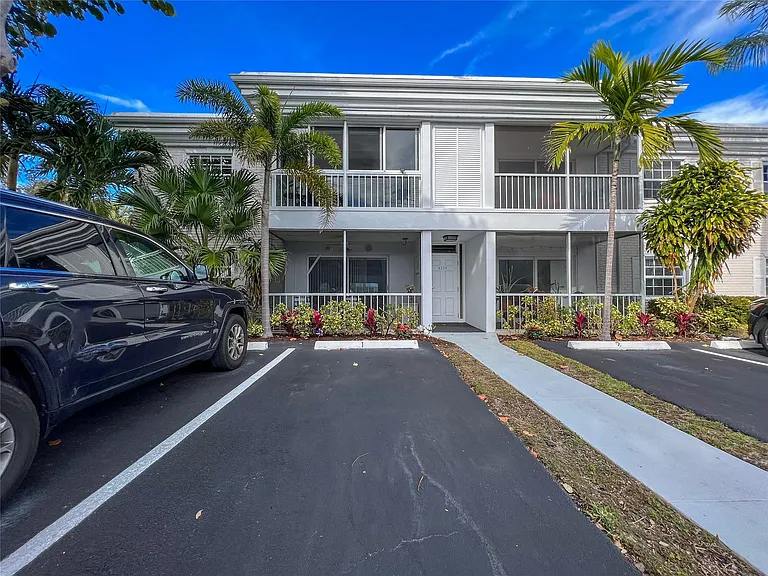 6239 Bay Club Dr #1 — Photo 1