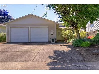 3313 SE 65th Ave photo 1