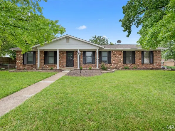 2 Country Farm Blvd, Saint Peters, MO 63376