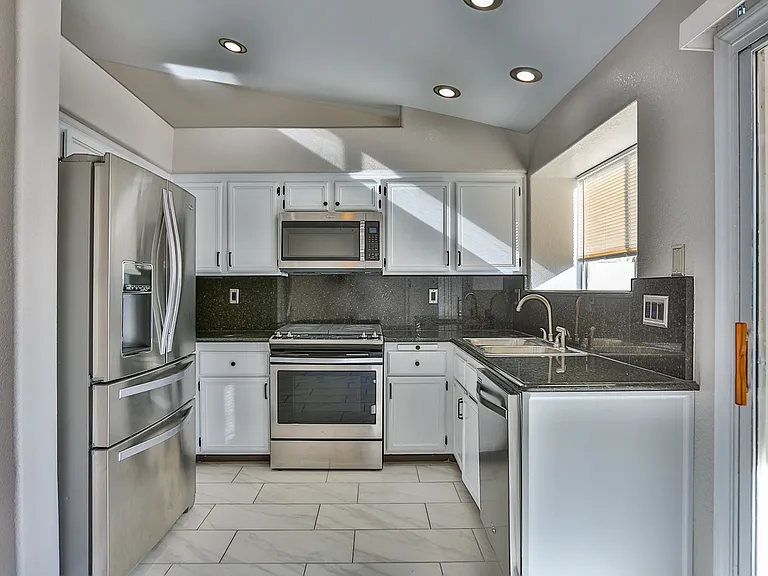 7705 Rockfield Dr — Photo 14