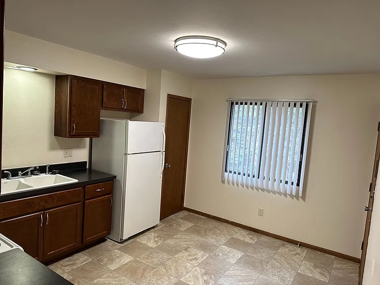 633-717 Imperial Ct — Photo 9