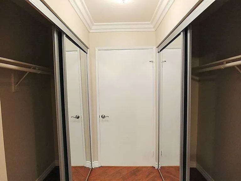 Villa De Adel Apts — Photo 195