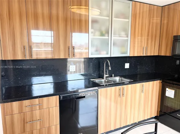 219 NE 14th Ave APT 401, Hallandale, FL 33009