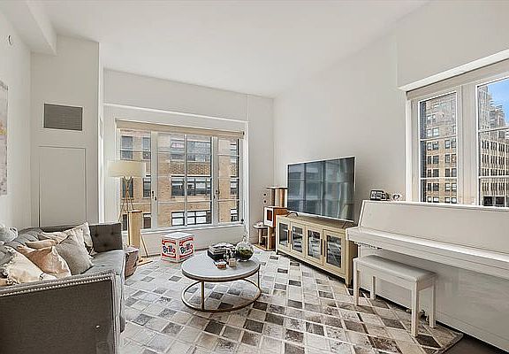 3rd image of 70 Charlton St APT 12F