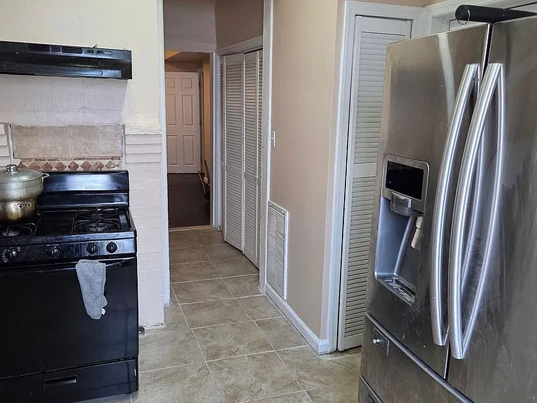 33 Springdale Ave — Photo 35