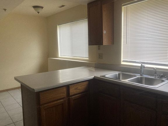 5th image of 2324 Ashland Cir #1