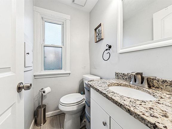 5th image of 6844 Crest Ave
