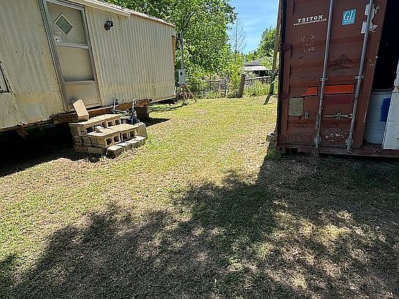 5th image of 935 Archer Rd