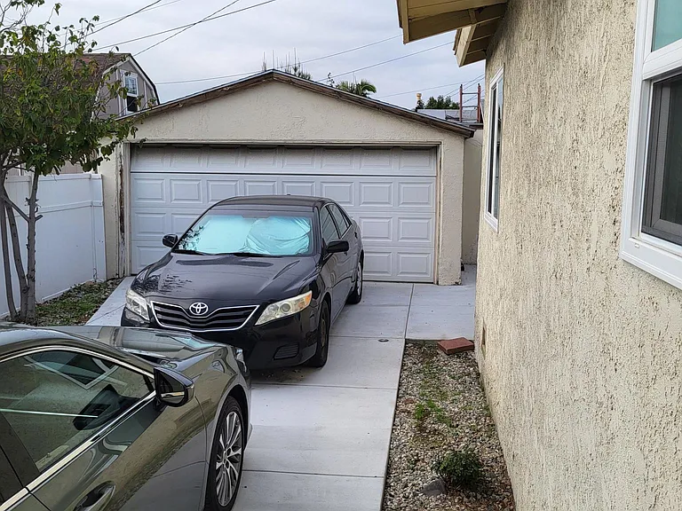 3335 Idell St — Photo 3