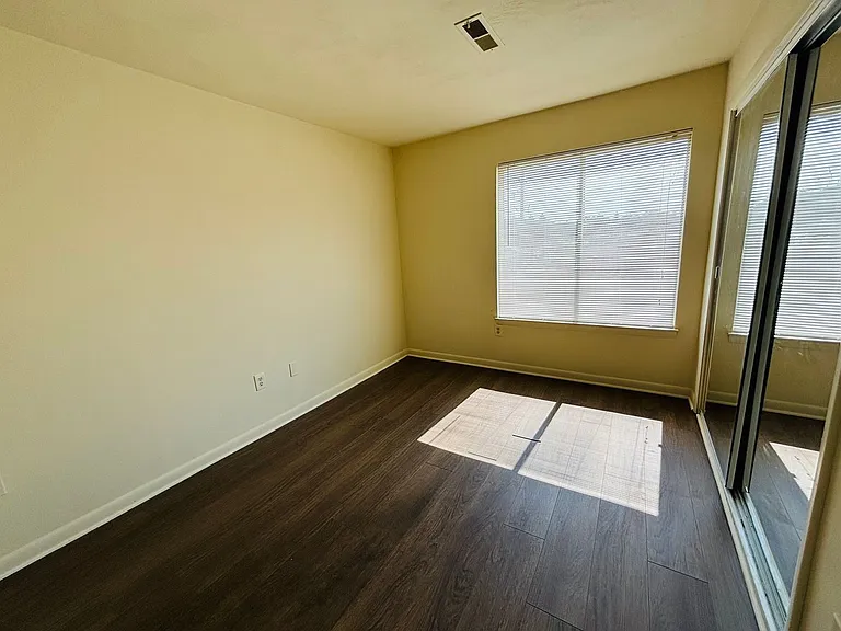 824 Cascade Ct — Photo 13