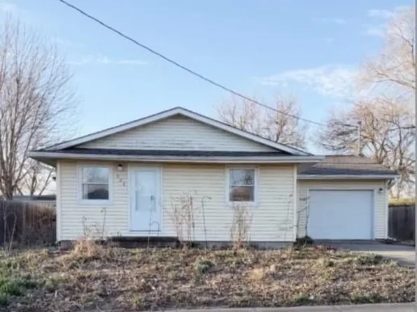 908 Gordon Dr, Knoxville, IA 50138