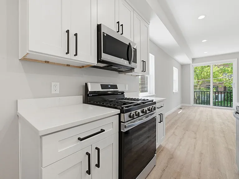 4728 Walworth Ave — Photo 13