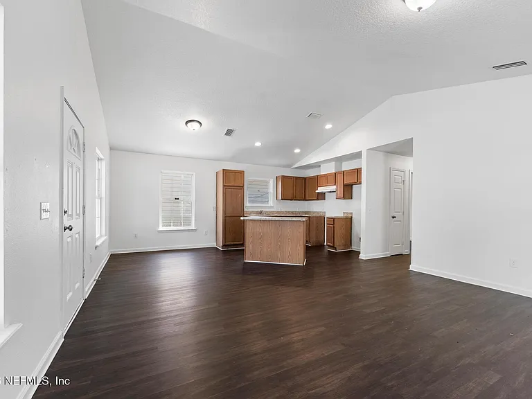 1470 Windle St — Photo 2