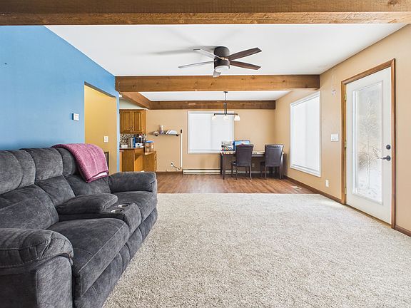 3rd image of 8424 Pineview Dr
