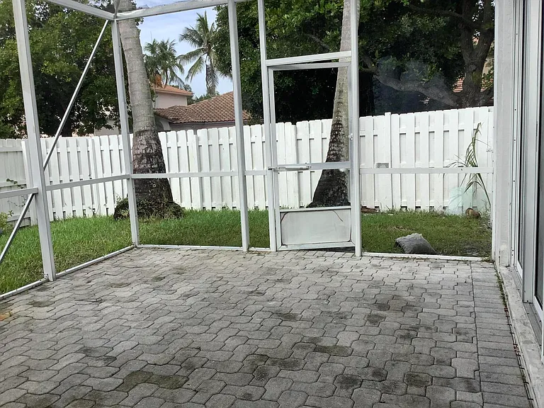 7330 NW 1st Pl — Photo 32