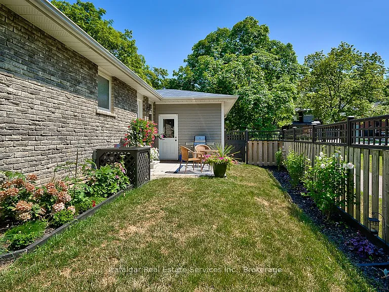 461 Maple Ave — Photo 4