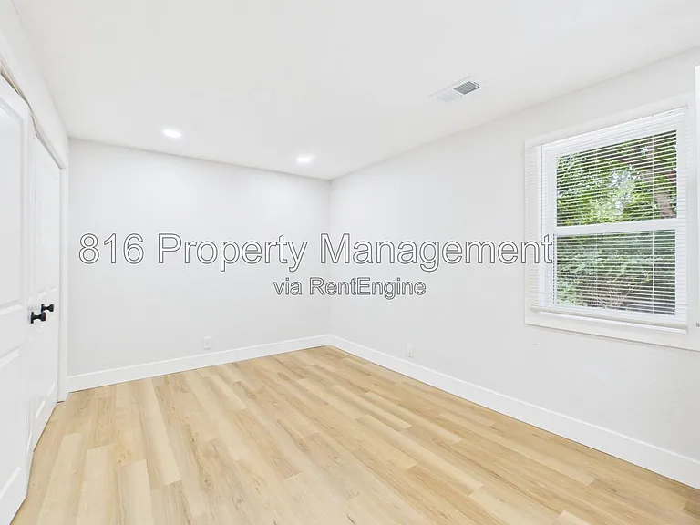 9524 Manning Ave — Photo 27