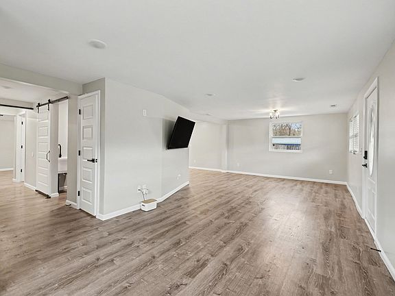 4th image of 3845 Pruett Rd