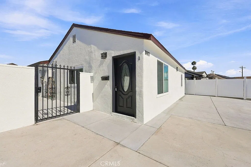 2 bed, 950 sqft, $3,000 — Photo 1