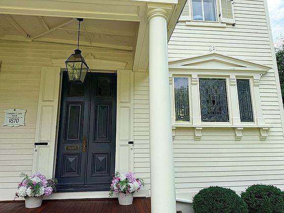 3rd image of 142 E Oak Ave