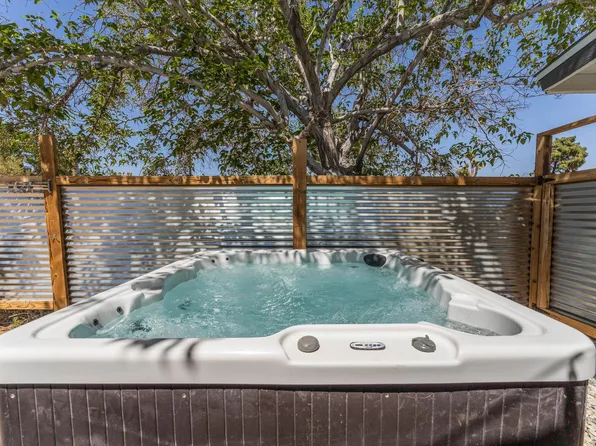 61537 Valley View Dr, Joshua Tree, CA 92252