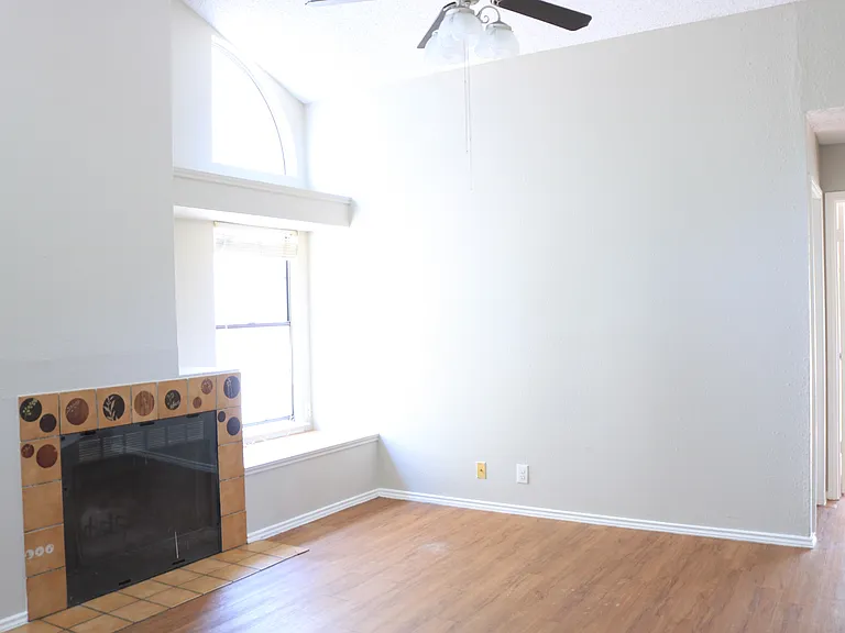 4107 Sunrise Point Dr — Photo 3