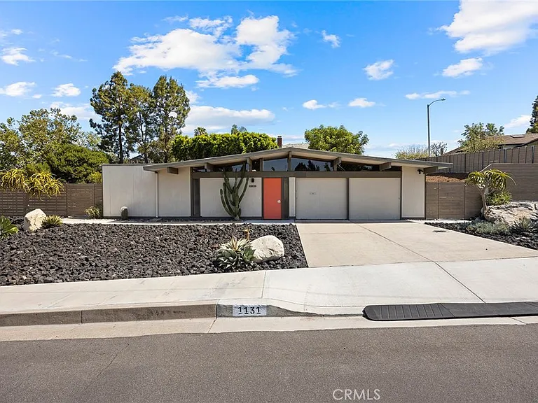 1131 N Encanto St — Photo 2