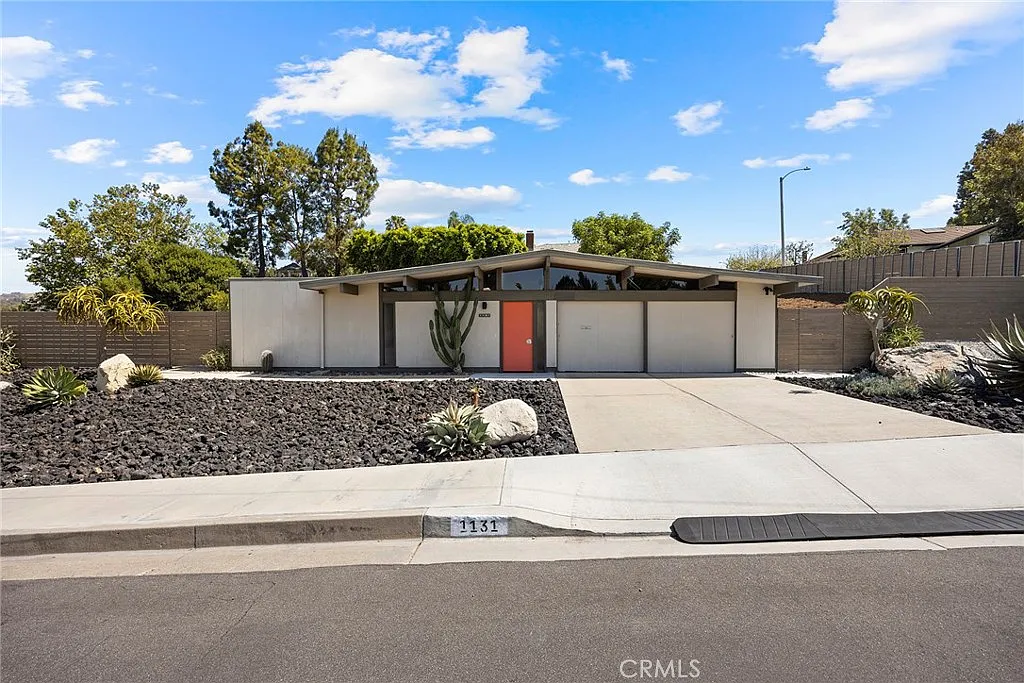 Building Photo - 1131 N Encanto St