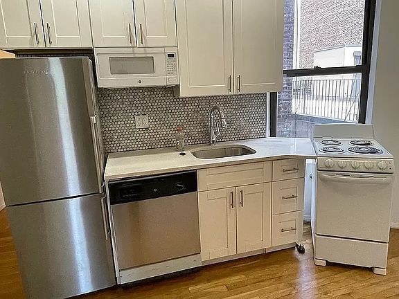 2nd image of 262 W 24th St APT 4C