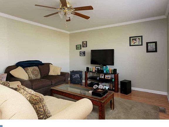 5th image of 222 Coville Dr