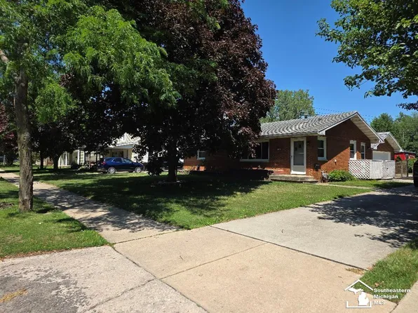 240 Ypsilanti St, Dundee, MI 48131