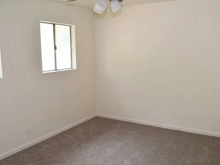 4142 Crown St — Photo 7