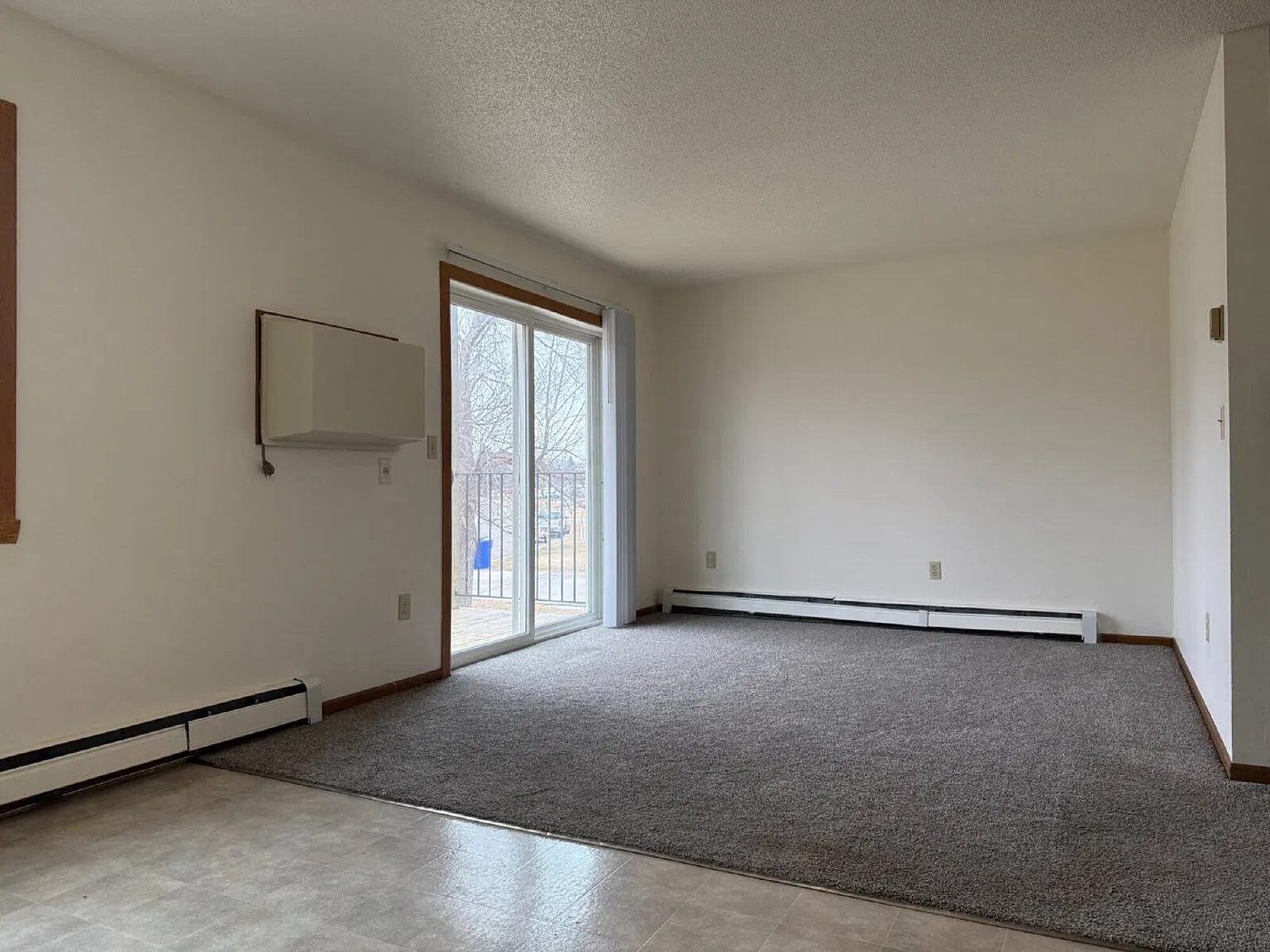 2 bed, 1.0 bath, 882 sqft, $775 — Photo 2