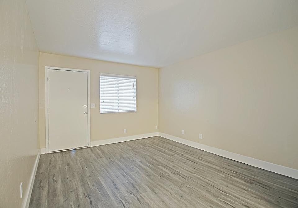 2nd image of 2946 E Greenway Pkwy #153