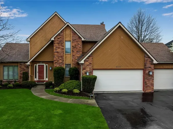 6127 Bridlewood Dr S, East Amherst, NY 14051