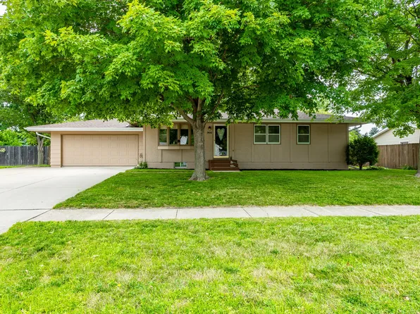 900 1st St, Waukee, IA 50263