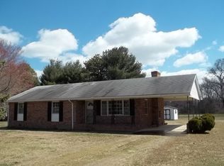 1050 Lodge Rd, Callao, VA 22435