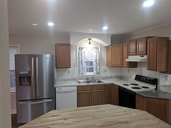 4th image of 502 Highland Dr
