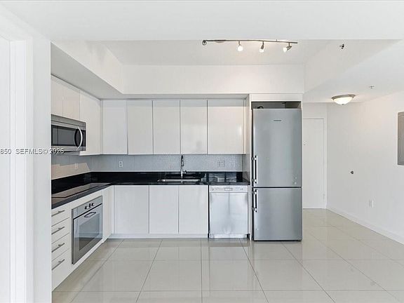 3rd image of 92 SW 3rd St APT 3804