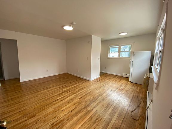 3rd image of 1239 Washington Ave APT 1