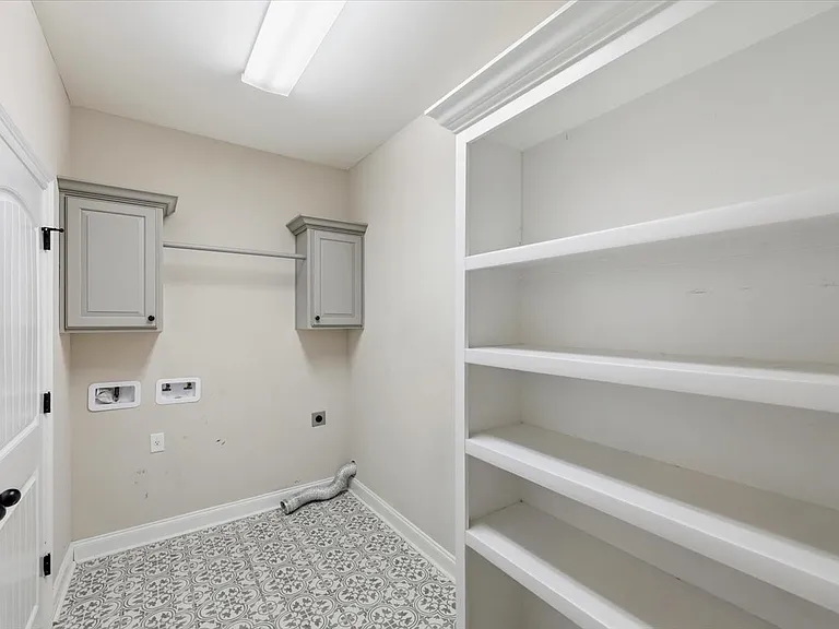 917 Willow Grande Cir — Photo 16