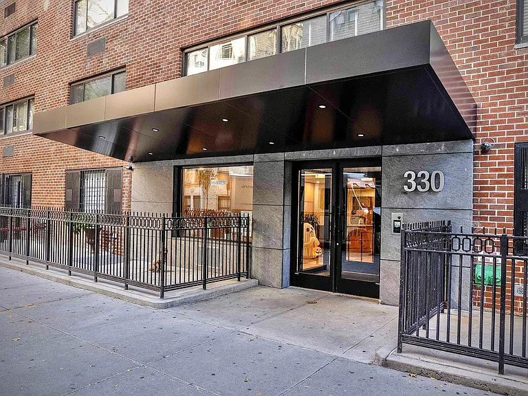 330 W 45th St #2L — Photo 7