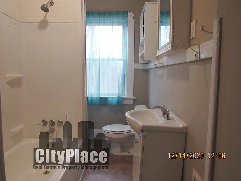 2318 N Capitol Ave — Photo 13