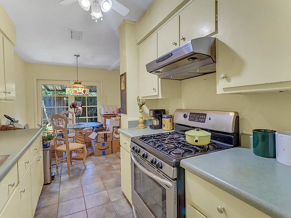3rd image of 10641 Northboro St