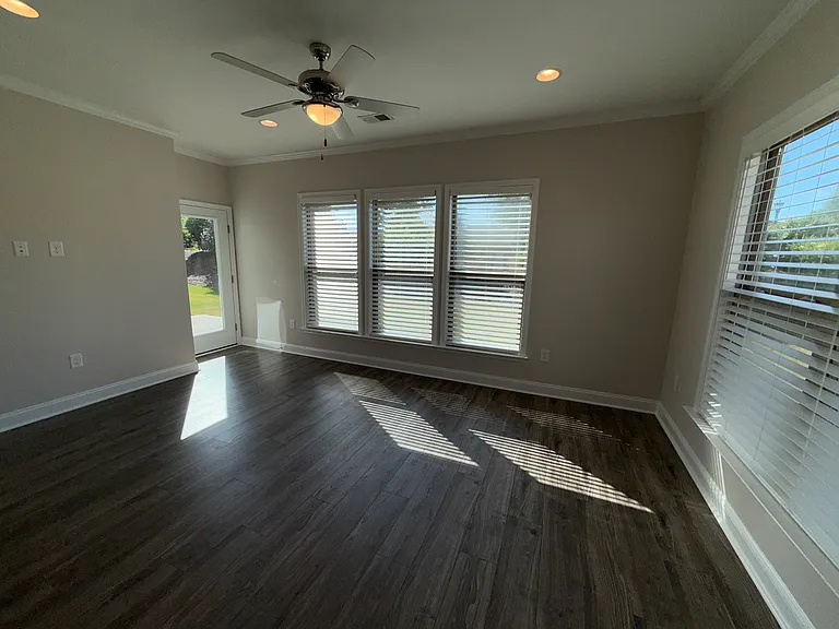 Sunroom with 4 Recessed Lights and Ceiling Fan