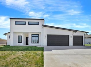 2524 S Spring Hollow St, Wichita, KS 67230