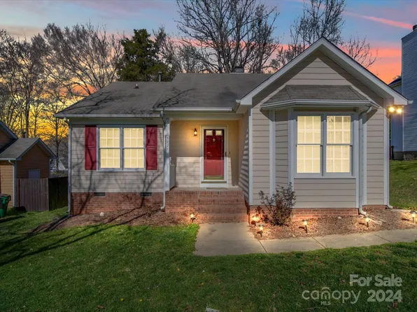 3721 Rosedown Dr, Matthews, NC 28105