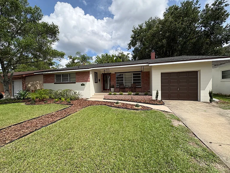 3243 N Orange Ave — Photo 4